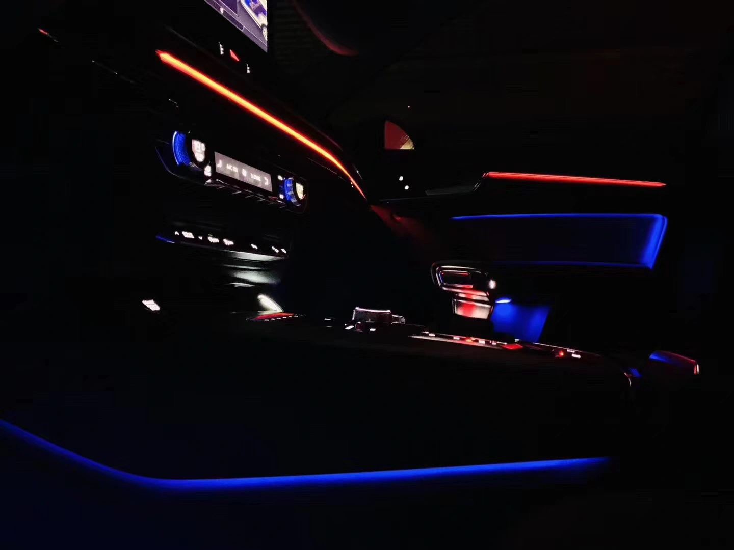 Multi-Color Ambient Light Footwell Light Background Light Contour Light Interior Lighting Kit For Audi Q5 3 Multi-Color Ambient Light Footwell Light Background Light Contour Light Interior Lighting Kit For Audi Q5 - Image 3