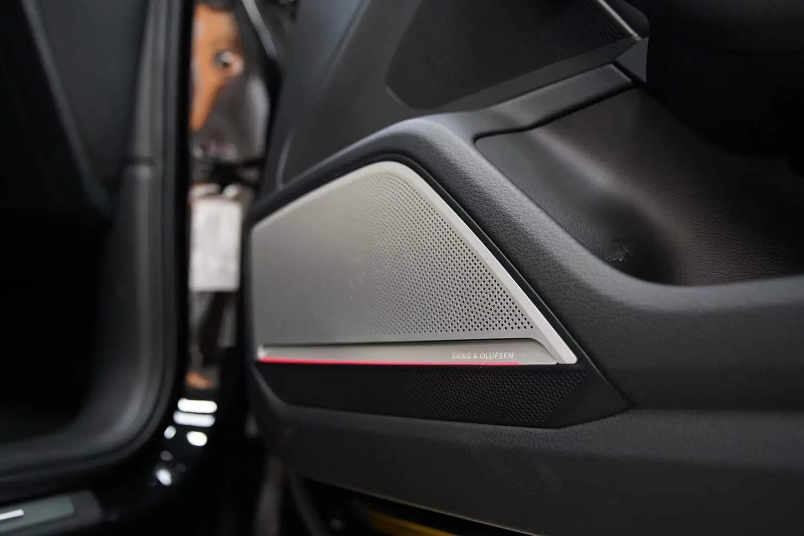 Audi A6 A7 S7 Rs7 S6 Rs6 C8 Door Speaker Cover Multi-Color Ambient Light Metal Speaker Cover 2 Audi A6 A7 S7 RS7 S6 RS6 C8 door Speaker Cover multi-color ambient light metal speaker cover - Image 2
