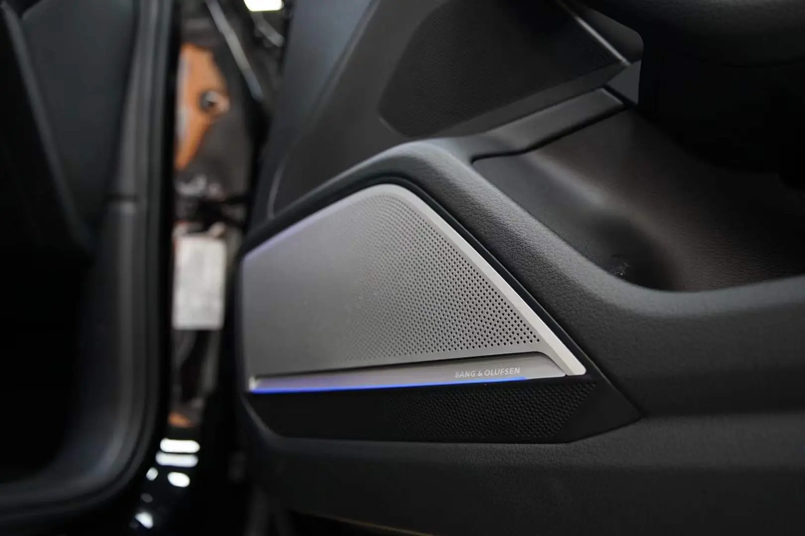 Audi A6 A7 S7 RS7 S6 RS6 C8 door Speaker Cover multi-color ambient light metal speaker cover