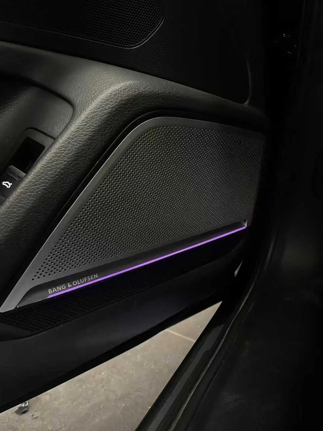 Audi A6 A7 S7 Rs7 S6 Rs6 C8 Door Speaker Cover Multi-Color Ambient Light Metal Speaker Cover 6 Audi A6 A7 S7 RS7 S6 RS6 C8 door Speaker Cover multi-color ambient light metal speaker cover - Image 6